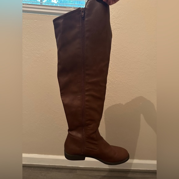 Boots - Picture 4 of 6